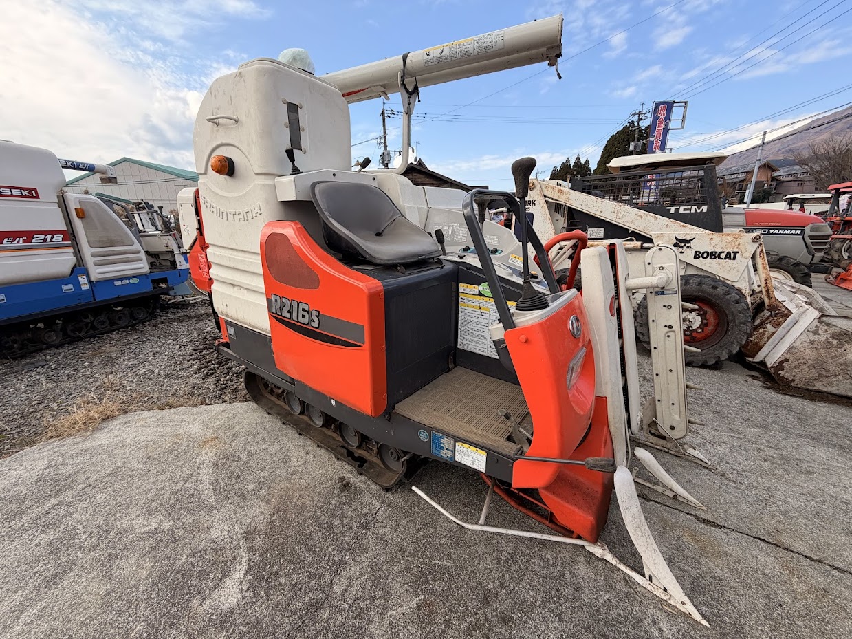 クボタ R216　まだまだ現役です。金額はお問合せ下さい。